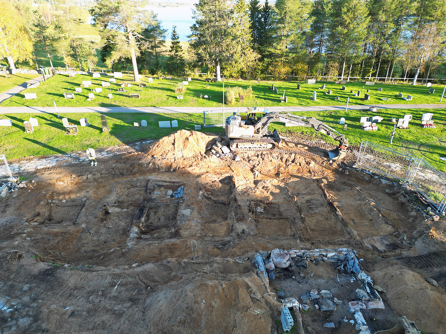 'Utgrävningar vid Hietaniemi kyrka.'